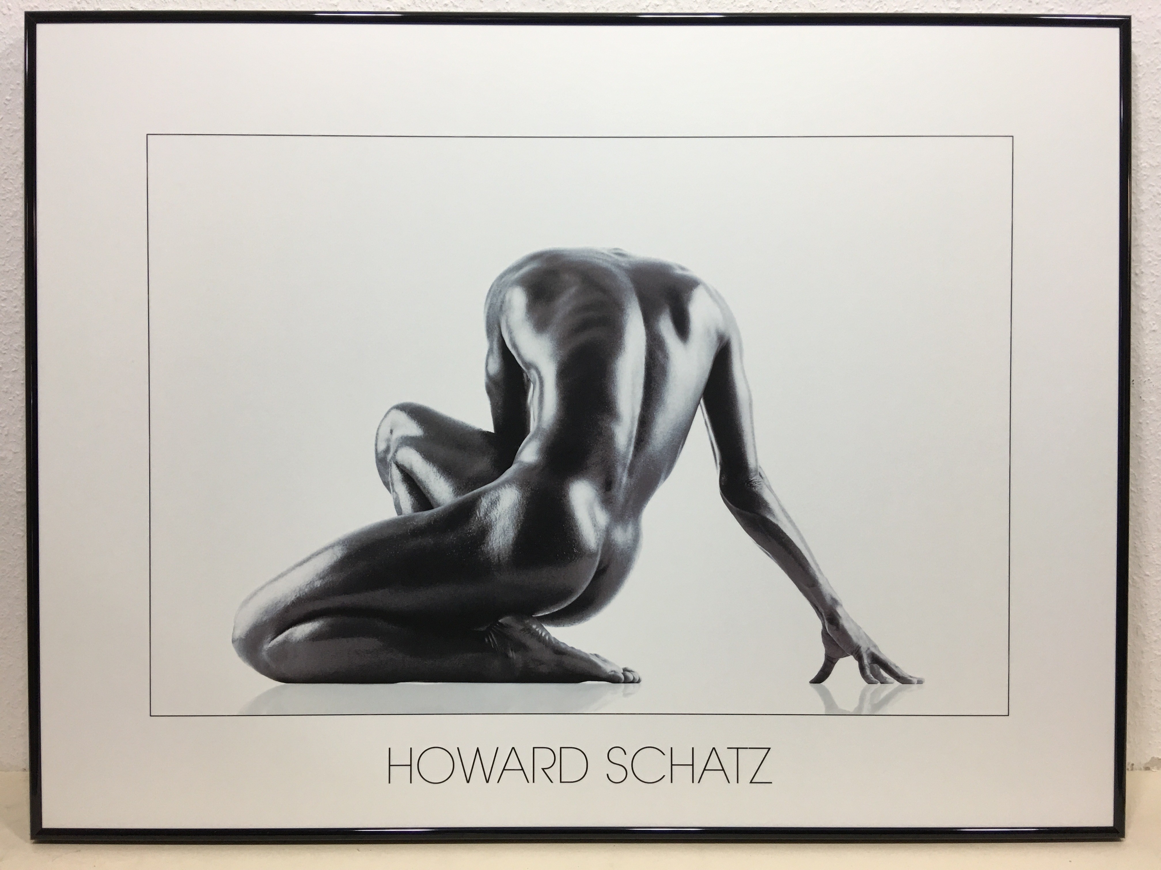 Howard Schatz, Bild mit Rahmen, Nude, Aluminium schwarz glänzend, Folie (Fotokunst, Figurativ, Akt, Frau Modern, Körper, nackt, muskulös, Schlafzimmer, Wohnzimmer, schwarz weiß)