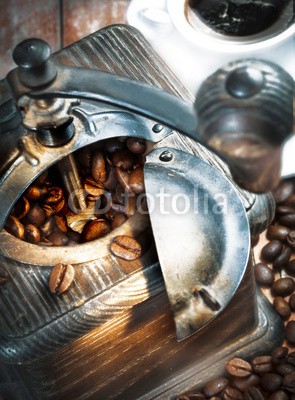 stockcreations, Coffee grinder and coffee beans (kaffeemühle, schwarzer kaffee, espresso, tassen, cappuccino, essen, konzept, ausreisen, symbol, grunge, dunkel, konzept, trinken, restaurant, bohne, frühstücken, cutter, aroma, rösten, pause, pause, bohne, bio, kaffee, collage, abendessen, topf, kaffe)