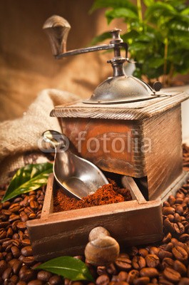 stockcreations, Coffee grinder (kaffeemühle, kaffee, konzept, ausreisen, symbol, dunkel, trinken, konzept, aroma, rösten, bio, kaffee, koffein, augenblic)