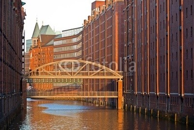 Starpics, Speicherstadt in Hamburg (hamburg, speicherstadt, historisch, alt, gebäude, fleet, brücke, elbe, zoll, freihafen, kupfer, patina, dach, fassade, urban, handel, stadt, hafenkran, hansestadt, backstein, backstein, gebäude, kaufmann, kaufmann, deutschland, stadt, metropole, norddeuts)