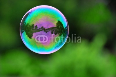 Stefan Körber, Seifenblase (blase, soap, blase, schÃ¼ssel, phantasie, traum, spaÃŸ, meditation, entspannung, ruhe, stille, schweben, gleiter, schwerelos, freiheit, natur, garten, bunt, violett, lila, grÃ¼n, zart, zerbrechlich, glÃ¼ck, luft, spiel, spielzeug, sommer, hintergrun)