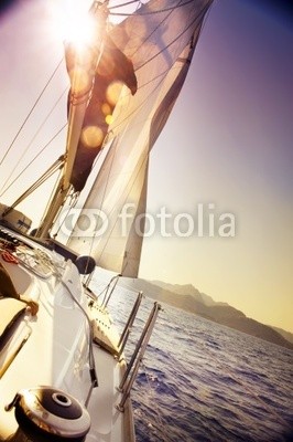 Subbotina Anna, Yacht Sailing against sunset.Sailboat.Sepia toned (reisen, yacht, lebensstil, luxus, sailing, segelboot, meer, ozean, segel, segel, boot, welle, segelboot, yacht, wind, welle, sommer, sonnenuntergänge, sunrise, horizont, abend, tourismus, sonnenschein, sonne, himmel, kunst, steigung, schiff, frei, bla)