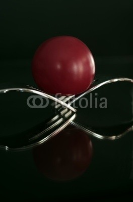 tanja_riedel, Tomato (tischplatte, stilleben, tomaten, essen, obst, gemüse, essen, gastronomie, restaurant, nachtleben, küche, rot, besteck, abzweigungen, kochen, arbeit, beru)
