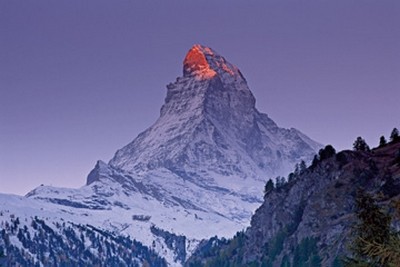 Thomas Marent, Matterhorn with larches III (Photokunst, Wunschgröße, Fotokunst, Landschaftsfotografie, Landschaften, Berge, Abendrot)