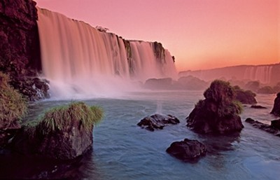 Thomas Marent, Waterfall II (Landschaftsfotografie, Landschaften,  Wasserfall, Weltnaturerbe, Südamerika, Brasilien, Idylle, Wohnzimmer, Badezimmer, Fotokunst, Wunschgröße, bunt)