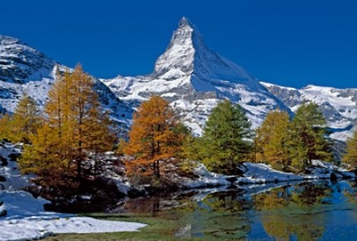 Thomas Marent, Matterhorn with larches II (Photokunst, Fotokunst, Landschaftsfotografie, Landschaften, Bäume, See, Berge)
