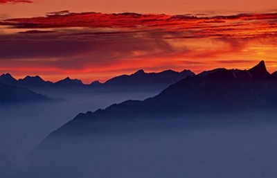 Thomas Marent, Sunset on Niederhorn I (Photokunst, Fotokunst, Landschaftsfotografie, Landschaften, Berge, Sonnenaufgang, Abendrot)