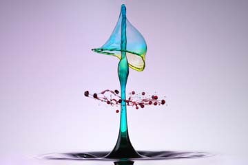Tobias Bräuning, Blue Wonder (Wassertropfen, Makro, Momentaufnahme, Splash, Wunschgröße, Photokunst, Fotokunst, Büro, Business, Wohnzimmer, Treppenhaus)