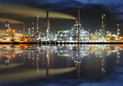 Tomas Sereda, Oil refinery at night (öl, industrie, raffinerie, gassen, gewerblich, pflanze, fabrik, chemical, nacht, kräfte, petrified forest, energie, leitung, metall, erdöl, turm, technologie, produktion, chemie, brennstoff, ingenieurwesen, umwelt, umweltverschmutzung, petrol, tan)