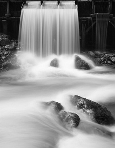 Tom Weber, Waterfalls I (Photokunst, Fotokunst, Meeresbrise, schwarz - weiß, Landschaften, Büro, Flur, Wohnzimmer, Wasserfall)