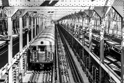 Toby Seifinger  New York Train (New York, Stadt, Metropole, Bahnhof, Zug, Gleise, Schienen, Photokunst, Wunschgröße, Wohnzimmer, Büro, zeitgenössisch, schwarz / weiß)
