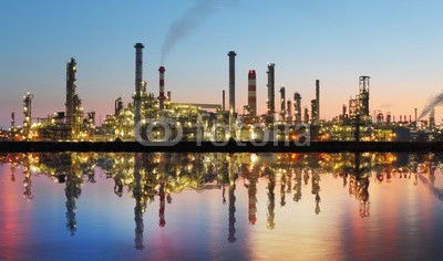 Tomas Sereda, Oil gas refinery with reflection, factory, petrochemical plant (industrie, gassen, öl, kräfte, gewerblich, energie, fabrik, raffinerie, himmel, luft, brennstoff, röhren, tank, see, rohr, dunkel, blau, turm, stahl, fluß, nacht, licht, dampf, pflanze, rauch, wasser, raffinieren sie, sonnenuntergänge, global, petro)