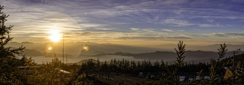 Umberto Federico, Above the Clouds (Landschaft, Flusslandschaft, Dämmerung, Sonnenaufgang, Fotografie, Wunschgröße, Wohnzimmer, Schlafzimmer, bunt)