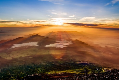 Umberto Federico, The only Reason and Reward (Landschaft, Gebirge, Horizont, Dämmerung, Sonnenaufgang, Fotografie, Wunschgröße, Wohnzimmer, Schlafzimmer, bunt)