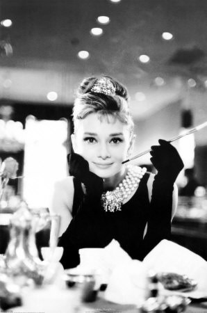 Leinwandbild Unbekannt, Audrey Hepburn (Schauspielerin, Film, berühmt, Persönlichkeiten, Diva, Zigarettenspitze, Frühstück bei Tiffany, Fotokunst, Wohnzimmer, Esszimmer, schwarz/weiß)