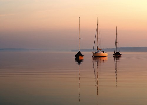 Uwe Steger, Nature Art Color X (Wunschgröße, Fotografie, Landschaften, Wasser, See, Boote, Fotokunst, Büro, Wohnzimmer, Landschaftsfotografie)