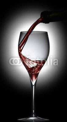 vagabondo, red wine (wein, alkohol, hintergrund, bar, schöner, getränke, schwarz, flasche, schüssel, feiern, feier, schließen, verfärbt, konzept, deckung, dunkel, entwerfen, trinken, eleganze, element, event, ausdruck, glas, weintraube, abbild, isoliert, flüssigkei)