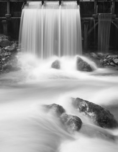 Tom Weber, Waterfalls I (Photokunst, Meeresbrise, schwarz - weiß, Landschaften, Büro, Flur, Wohnzimmer, Wasserfall)
