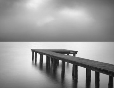 Tom Weber, Waves of Silence II (Photokunst, Meeresbrise, schwarz - weiß, Landschaften, Büro, Flur, Wohnzimmer, Steg)