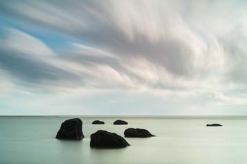 Wilco Dragt, Five and one Rocks (Wunschgröße, Photokunst, Natur, Meeresbrise, Felsen, Himmel, Wolken, Meditation, Entspannung, Wellness, Bad, Arztpraxis, Büro, bunt)