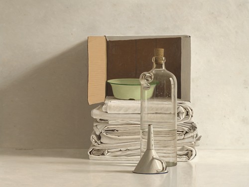 Willem de Bont, Cloths, Box, Bottle, Bowl and Funnel (Wunschgröße, Malerei, Stillleben, Trichter, Emaillschale, Pappkartons, Geschirrtücher, Küche, Gastronomie, Esszimmer, realistisch, bunt)