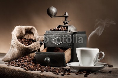 winston, coffee grinder (kaffeebohne, mahlwerk, kaffeemühle, sackleinen, jute, tasche, tassen, kaffeetasse, hot, rustikal, mahlen, antikes, hölzern, jahrgang, retro, holz, henkel, traditionell, einfach, getrocknete, boden, natürlich, kaffee, grillparty, schwarzer kaffe)