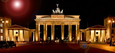 Wolfgang Weber, Brandenburger Tor (Brandenburger Tor, Berlin, Architektur, Beleuchtung, Nachtszene, Photokunst, Städte, Wohnzimmer, Wunschgröße, bunt)