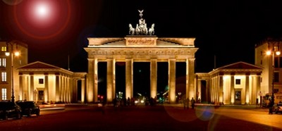 Wolfgang Weber, Brandenburger Tor (Brandenburger Tor, Berlin, Architektur, Beleuchtung, Nachtszene, Photokunst, Städte, Wohnzimmer, Wunschgröße, bunt)