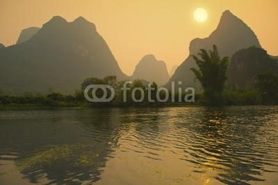 xiaoliangge, landscape in Yangshuo Guilin, China (Wunschgröße, Fotografie, Landschaft, China, See, Berge, Tourismus, Reiseziel, Natur, Küste, Wellness,  exotisch, Sonnenuntergang, Dunst, Schlafzimmer, bunt)