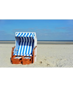 Hady Khandani, A BEACH CHAIR AT THE BEACH - SPIEKEROOG - GERMANY 02