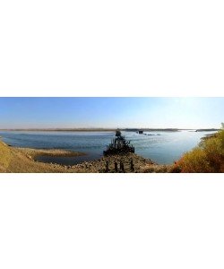 Hady Khandani, PANO - ROTTEN BRIDGE AT YALU RIVER BETWEEN NORTH KOREA AND CHINA - DANDONG