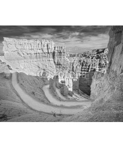 MaciejBledowski, Winding path in Bryce Canyon National Park.
