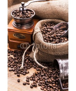 luigi giordano, chicchi di caffè tostato e macinino