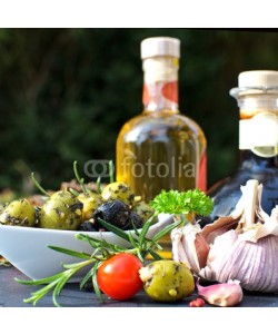 doris oberfrank-list, Italische Vorspeise: Oliven, Olivenöl, Tomaten und Knoblauch