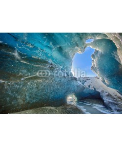 aiisha, Ice cave in Iceland