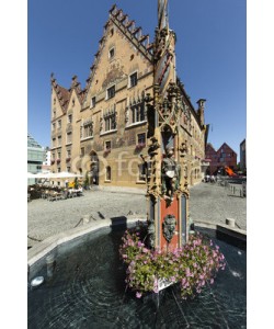 Blickfang, Rathaus Ulm mit Brunnen