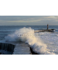 Zacarias da Mata, Storm wave over pier