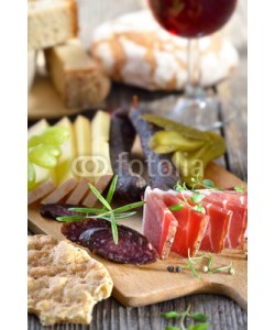 kab-vision, Gemischte Südtiroler Törggelen-Brotzeit mit Speck, Käse und Kaminwurzen