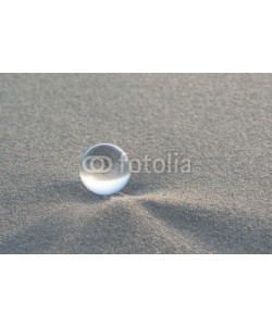 klauskreckler, Kristallkugel im Sand