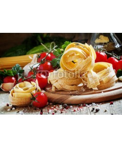 5ph, Dry Italian pasta fettuccine in the form of nests, cherry tomato