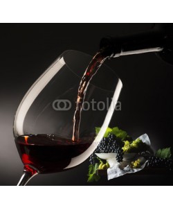 vagabondo, glass with red wine