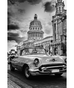 javigol860101, Black and white image of Havana street with vintage car and Capi