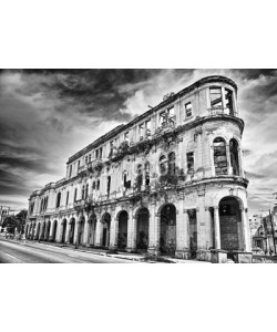 javigol860101, Black and white image of crumbling old building facade with dram