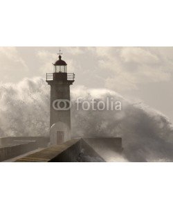 Zacarias da Mata, Detailed stormy wave over pier and lighthouse