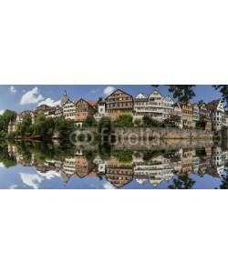 Blickfang, Tübingen am Neckarufer mit Spiegelung im Neckar