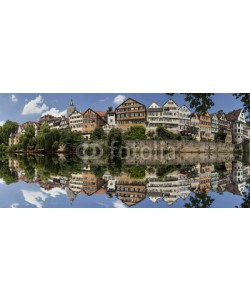 Blickfang, Tübingen am Neckarufer mit Spiegelung im Neckar