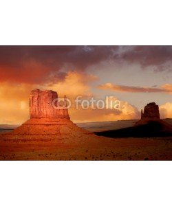David Smith, Dramatic view of rock formations in the Navajo Park of Monument