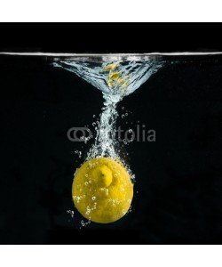 Giuseppe Porzani, limone splash in fondo nero