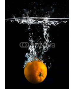 Giuseppe Porzani, arancia splash in fondo nero