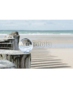 klauskreckler, Buhne am Meer mit Kristallkugel